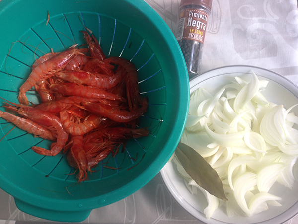 ingredientes gambas encebolladas